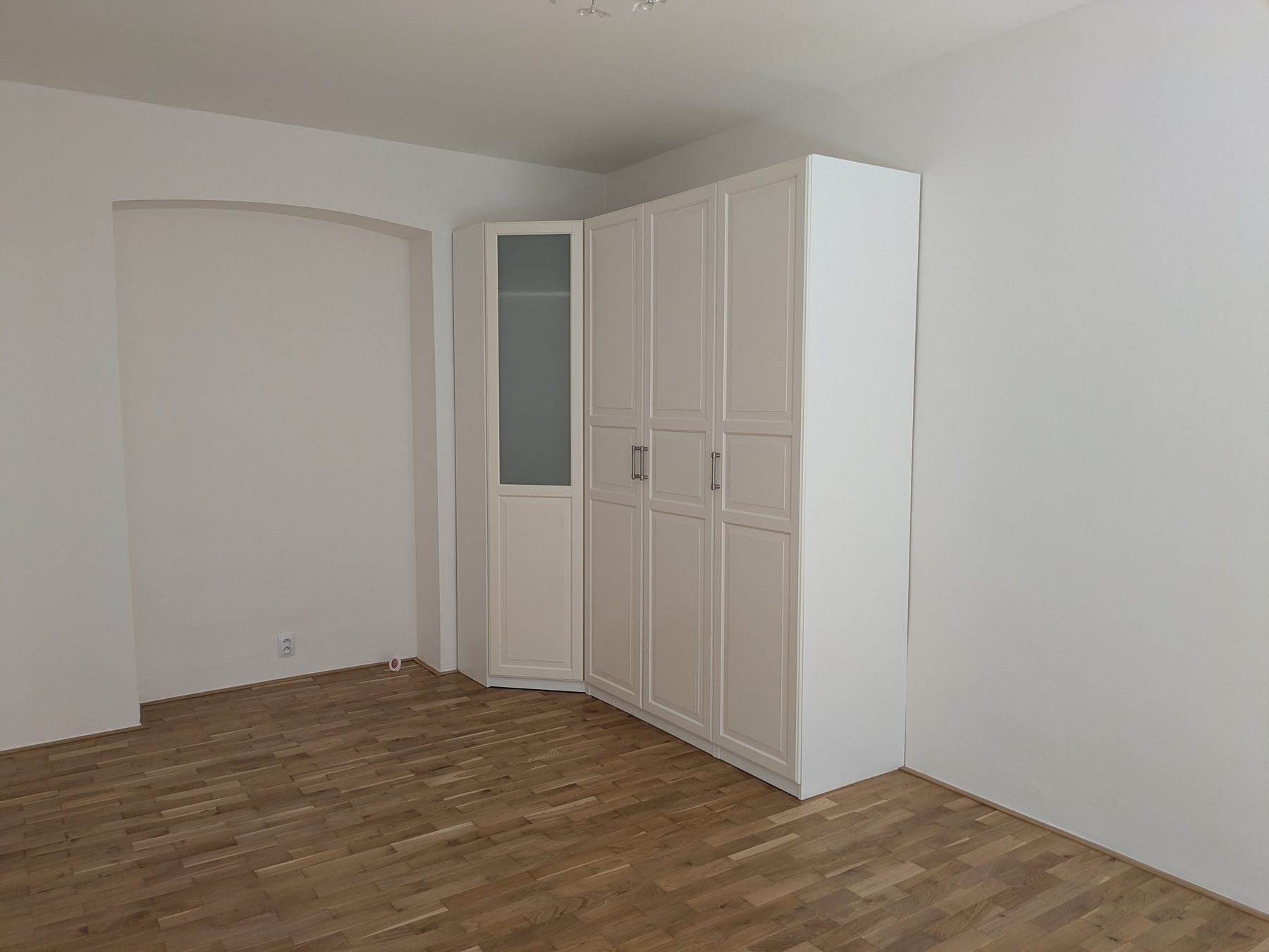 Ložnice s vestavěnou skříní